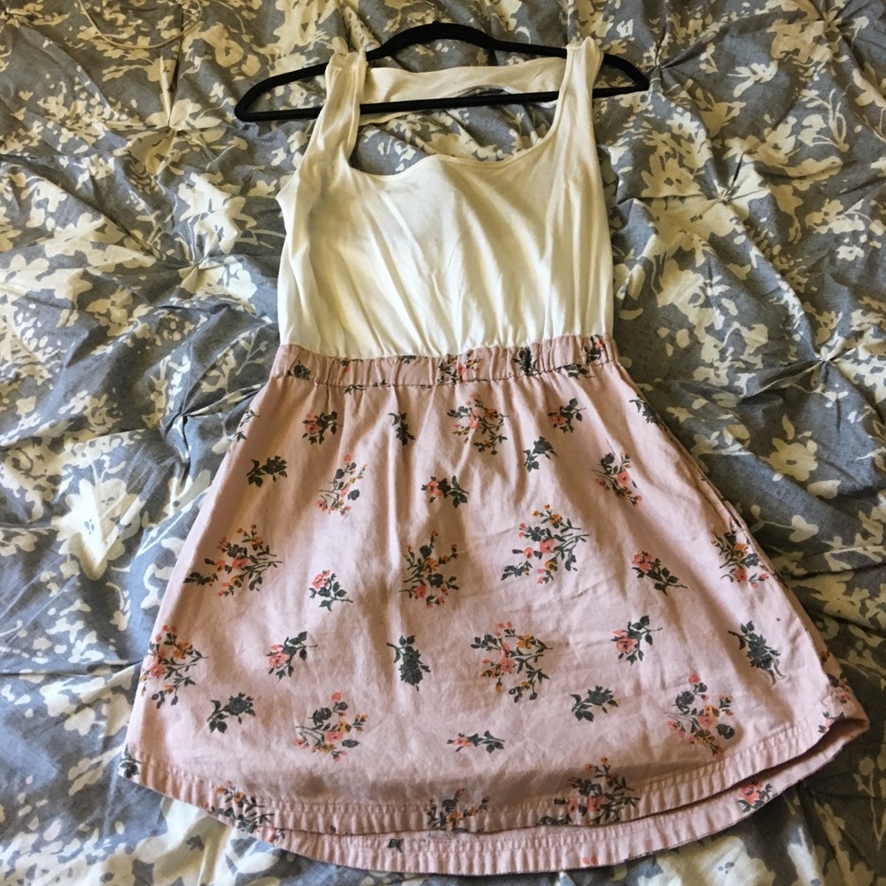 Floral Dress with Exposed Back & Pockets